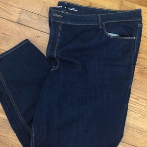 Like new Old Navy womens plus size 26 high rise super skinny jeans ankle length.